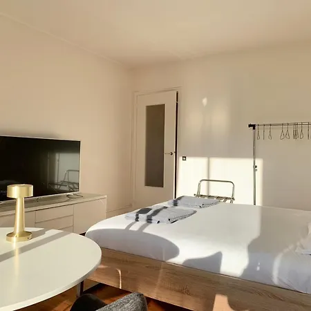 Charming 25m2 With Panoramic View * Нёйи-сюр-Сен